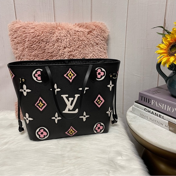 Louis Vuitton Handbags - Louis Vuitton Neverfull Wild at Heart Monogram MM